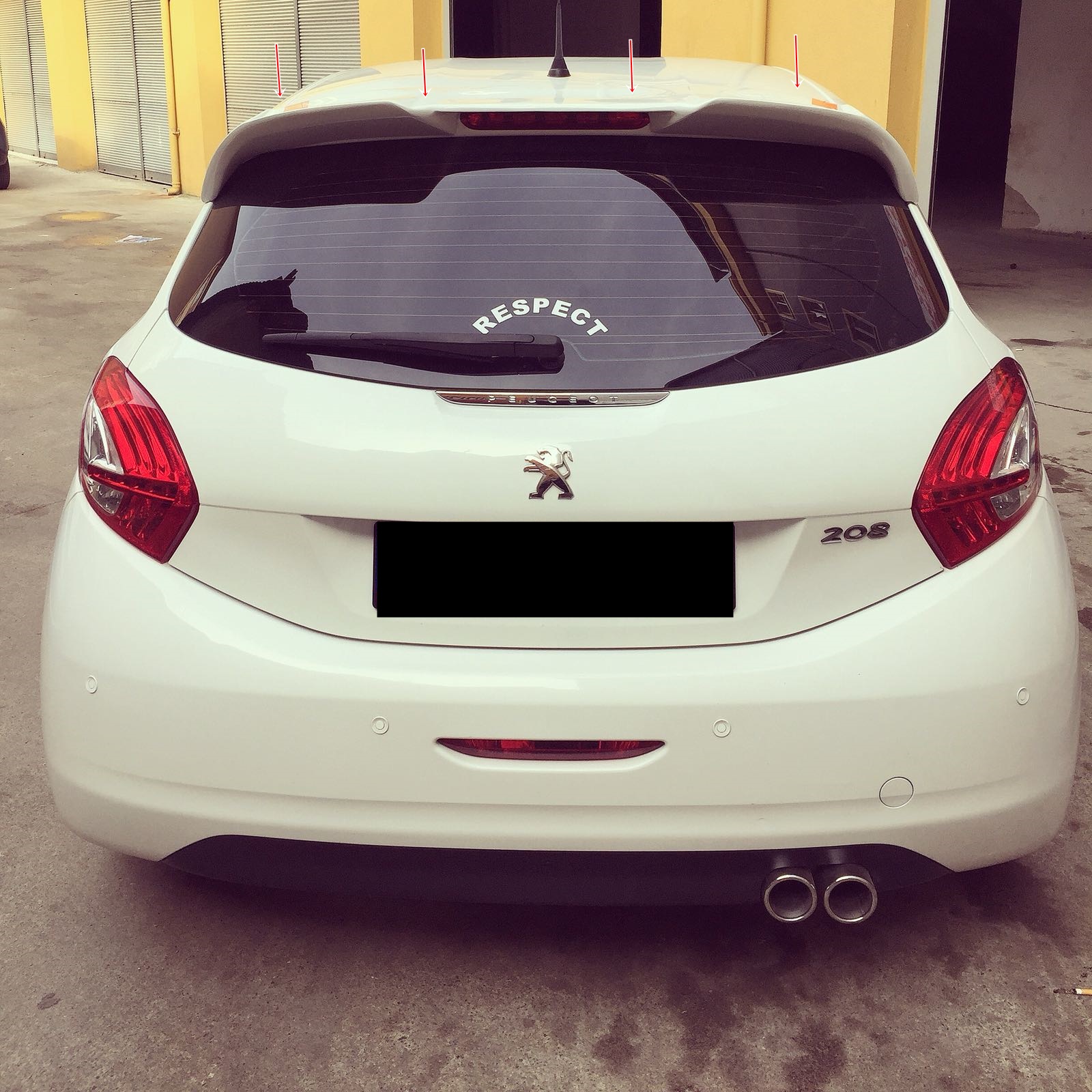 PEUGEOT 208 Model Spoiler Piano Black and White Universal Luggage