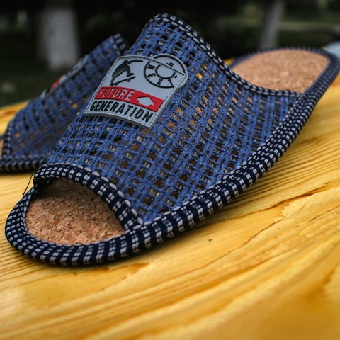 Shoes/slippers/slippers for men/Everyday cozy/stylish in a grid with application 