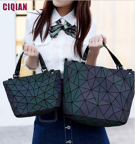 2022 HOT Luminous bag Women Geometry Tote Quilted Shoulder Bags Hologram Laser Plain Folding Handbags geometric Large capacity ► Photo 1/6