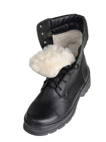 Men's winter boots on natural fur 