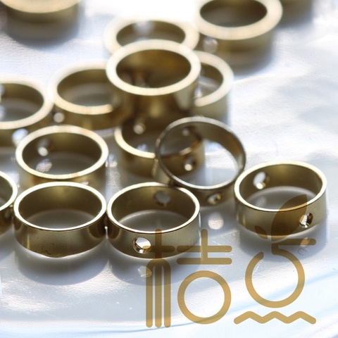 40 Pieces Raw Brass Round Charm - Bead Frame with 2 Holes - Spacer 8x2.5mm (1947C-P-362) ► Photo 1/3