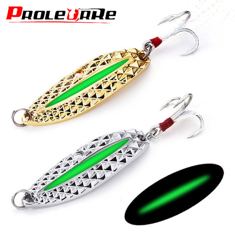 De Metal luminoso cuchara Spinner Señuelos de Pesca 7g 10g 15g lentejuelas cebo duro ruido Paillette con gancho de plumas triples de pesca ► Foto 1/6