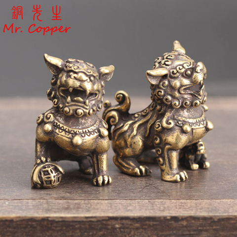 Figuritas del Rey León de la suerte, adornos de escritorio en miniatura de cobre puro, estatua de animales chinos de bronce antiguo, decoración Feng Shui para el hogar, 1 par ► Foto 1/6