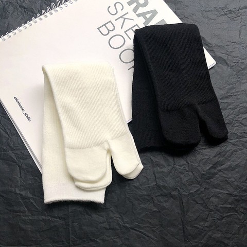 Calcetines Tabi de algodón peinado blanco lechoso para mujer, de Color sólido, cortos, negros, dos calcetines con dedos para mujer, calcetín coreano de Harajuku japonés con punta abierta ► Foto 1/5