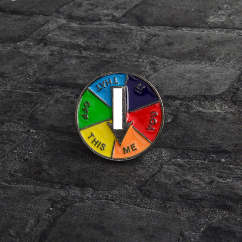 Broche de juego de mesa giratoria Multicolor de dibujos animados YOU IT THIS THAT Pin Button Coat Collar para bolso Pin Badge joyería de moda ► Foto 1/6