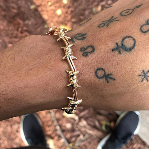 Los hombres brazalete abierto giro espinas alambre Pulsera de acero de titanio Pulsera geométrica brazaletes 17-19cm púas de hip hop brazalete ► Foto 1/6