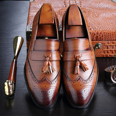 Gran tamaño 37-48 de los holgazanes de cuero de los hombres zapatos de marca clásico borla Brogue hombre calzado Formal zapatos casuales Bullock zapatos 886 ► Foto 1/6