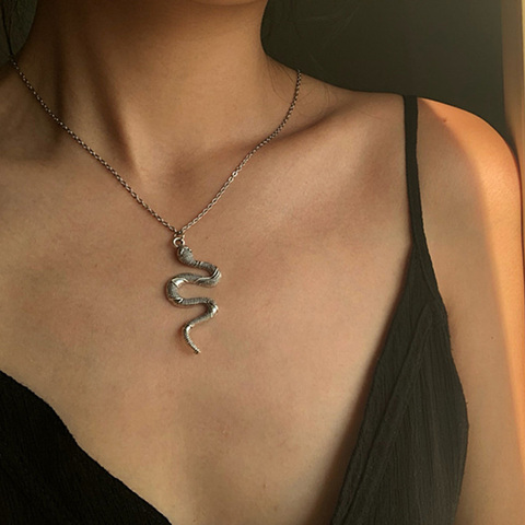 COLLAR COLGANTE de serpiente con forma de Animal para mujer, de las mujeres COLLAR COLGANTE, aleación de estilo minimalista, joyería de cumpleaños para mujer, regalo para fiesta ► Foto 1/5