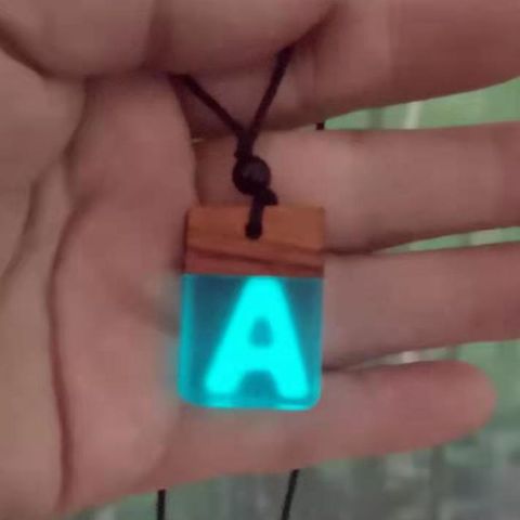 Collar con letra y nombre, madera antigua con resina y colgante, adecuado para todos los artículos, regalos de joyería ► Foto 1/6