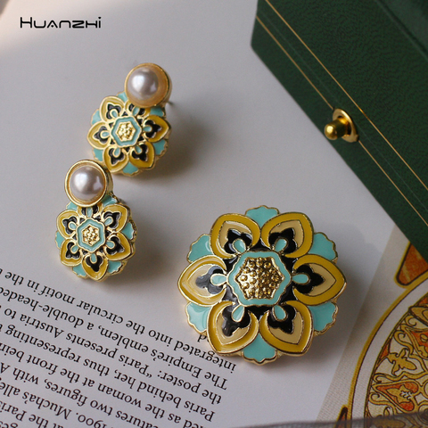 HUANZHI-pendientes de Metal con perlas de imitación esmaltadas para mujer, aretes pequeños, Estilo Vintage, geométrico, flor, fiesta, 2022 ► Foto 1/6