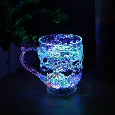 Taza de copa de vino y agua con iluminación luminosa colorida, taza de inducción de líquido brillante para fiesta, decoración de boda ► Foto 1/6