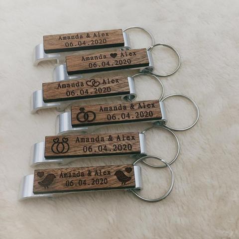 Llaveros de boda personalizados, recuerdo de recuerdo, llavero abrelatas de botella grabado rústico de madera, recuerdos de invitación, tienda de boda ► Foto 1/5