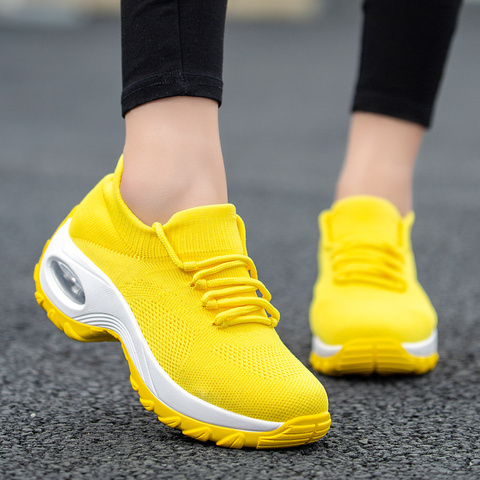 Zapatillas de deporte acolchadas para mujer, zapatos planos de malla transpirable, color amarillo, de altura creciente cuña, zapatillas deportivas con suela gruesa y plataforma 42 ► Foto 1/6