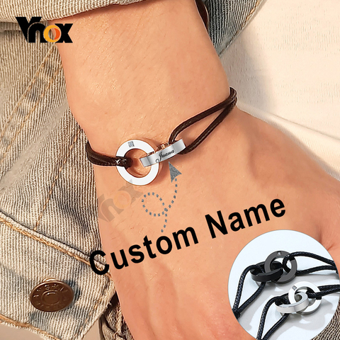 Vnox-pulsera con nombre personalizado para hombre y mujer, brazalete con abalorio circular entrelazado, longitud ajustable, cadena con grabado inicial, regalo informal para parejas ► Foto 1/6