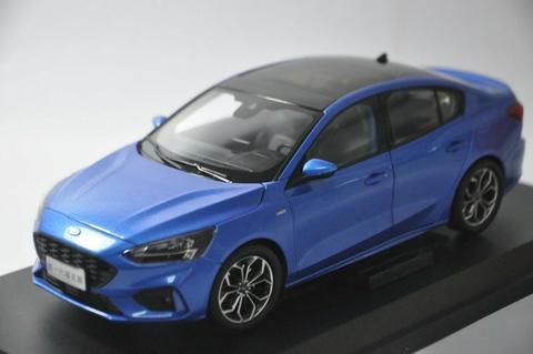 Modelo fundido a presión 1:18 para Ford Focus 2022, sedán azul, juguete de aleación, colección de coches en miniatura, regalos de estilo libre ► Foto 1/1