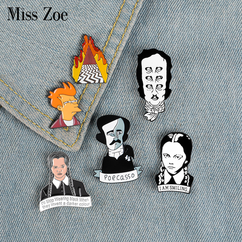 Película broche del pines esmaltados escritor Edgar Allan Poe el miércoles Fry ropa con insignias Pin de solapa tapa bolsa creativo divertido joyería ► Foto 1/6