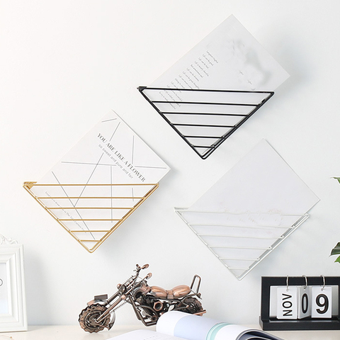 Estante de pared de Metal con forma triangular para decoración del hogar, estantería de almacenamiento para revistas y libros, para exhibición de artesanías ► Foto 1/6