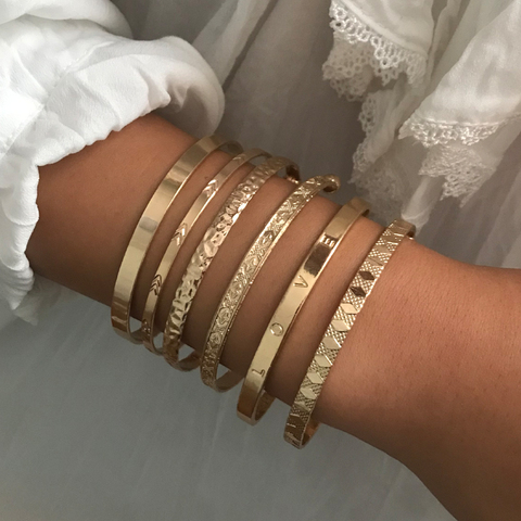 Conjunto de pulseras de estilo bohemio Vintage para mujer, Set de 6 / 2 unidades de brazaletes con letras redondas y flechas talladas en oro, joyería de playa ► Foto 1/6