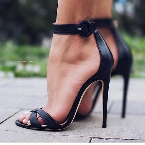 Sandalias de tacón alto con correa de hebilla de cuero negro para mujer, zapatos de gladiador con punta abierta recortada, tacones de aguja, envío directo ► Foto 1/6