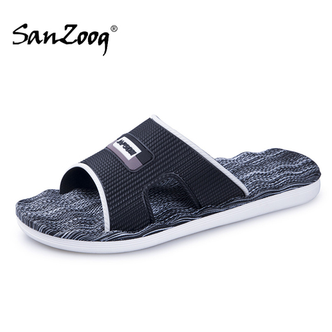 Nuevas zapatillas para hombre, bonitas pantuflas antideslizantes para interiores, pantuflas domésticas para baño para hombre y mujer, zapatillas de masaje Unisex, Chanclas de playa de verano para hombre ► Foto 1/6