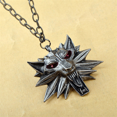 Los nuevos modelos Anime juego de cabeza de Lobo mago 3 caza salvaje juego COLLAR COLGANTE Geralt de metal cadena de la cabeza de Lobo collar ► Foto 1/5