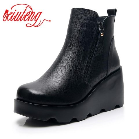 Xiuteng 2022 botas cortas de mujer estilo nacional Retro de las mujeres botas de invierno de 2022 nuevas de cuero botas de cuña con suela gruesa zapatos planos ► Foto 1/6