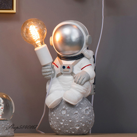 Lámpara artística de resina con astronauta moderno para decoración de estudio, lámpara de resina decorativa creativa para sala de estar y Loft, luz LED de escritorio para hombre y espacio ► Foto 1/6