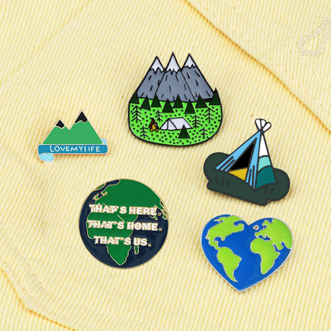 Pin esmaltado para hombre y mujer, broches con diseño de tierra, viajes, aventura, montaña, bosque, Corazón ► Foto 1/6