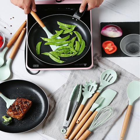 Utensilios para cocinar de silicona verde, juego de herramientas con mango multifunción de madera, espátula antiadherente, cucharón, batidores, pala ► Foto 1/6