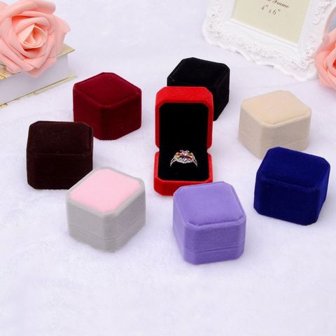 ¡Producto en oferta! 1 regalo de PC cajas cuadradas de terciopelo, estuche de exposición Fiesta de bodas, joyero para anillo, pendientes, Negro, Rojo, 7 colores ► Foto 1/6