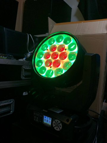 Nueva versión con función circular, zoom led, 19x15w, luz con cabezal móvil, nueva luz de escenario móvil con zoom ► Foto 1/6