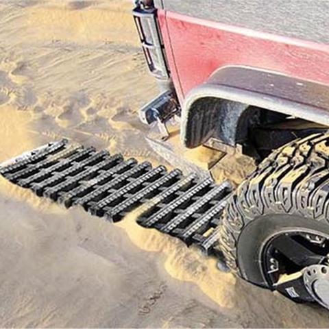 Estera de tracción de recuperación, pista de emergencia portátil, escalera de neumáticos, esterilla de tracción Indestructible para recuperación de coche, arena de nieve helada, todoterreno ► Foto 1/6