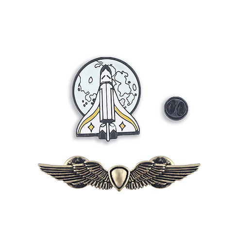 Un conjunto de los últimos de nosotros 2 Ellie mochila Pins insignia Tlou cohete nave espacial alas broche Pin para Mujeres Hombres joyería para disfraz ► Foto 1/6