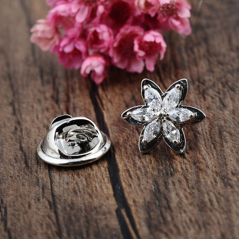 MIni broche de solapa iZircon para mujer, Pin de seis pétalos para chica, broches de moda, flores, joyería, suéter, accesorios de ropa ► Foto 1/6