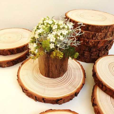 Rodajas de madera redondas naturales sin terminar con discos de troncos de corteza de árbol para manualidades decoración de la pintura del Partido de la boda ► Foto 1/6