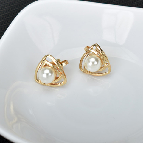 Pendientes triangulares de perlas de imitación para mujer, joyería geométrica sin perforaciones, Color dorado ► Foto 1/5