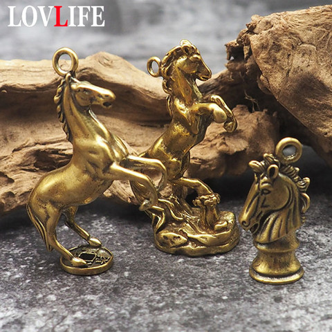 LLavero de latón Vintage con diseño de caballos del zodiaco, colgante hecho a mano con cabeza de caballo de ajedrez Internacional, joyería colgante, llavero de regalo para coche ► Foto 1/6