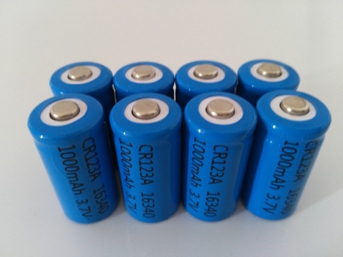 8 unids/lote 3,7 V 1000mAh de iones de litio de la batería 16340 CR123A baterías recargables de 3,7 V CR123 para láser linterna LED celular ► Foto 1/3