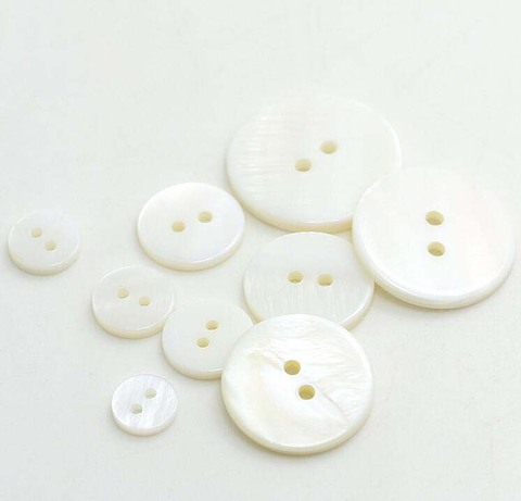 50 unids/lote 9mm/10mm/11mm/12mm/15mm/18mm/20mm/23mm natural de moda blanco cubierta con perla para madres botón 2 agujeros de botón de camisa ► Foto 1/1