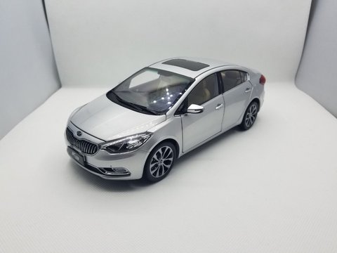 1:18 Diecast modelo para KIA K3 plata aleación coche de juguete colección miniatura regalos cerato Forte ► Foto 1/1