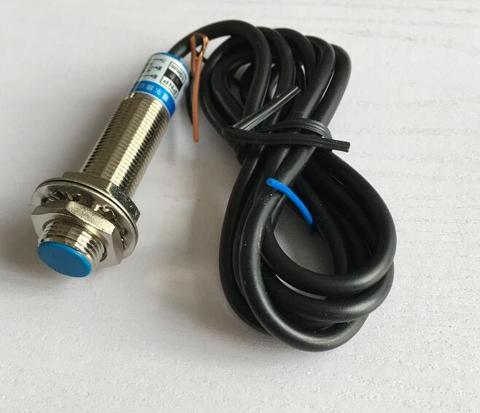 Interruptor de proximidad por inducción magnética de NJK-5002A, sensor de pasillo, M12, DC5-24V, 3 cables, PNP, distancia de 8mm, 5 uds. ► Foto 1/2