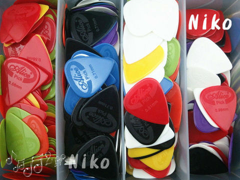 Lote unids de 100 piezas Alice Proyección de Nylon guitarra eléctrica acústica Picks Plectrums (surtido de grosor y colores) Envío gratuito ► Foto 1/3