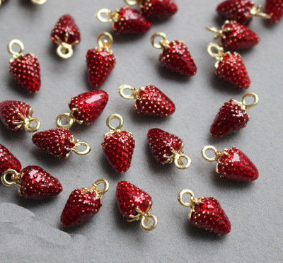 10 unids/lote joyería goteo de aleación de encanto colgante accesorios fresa roja del encanto del esmalte 10*16mm ► Foto 1/4