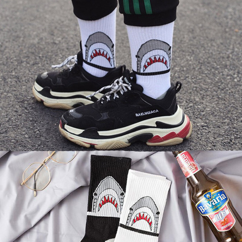 Calcetines de moda de tiburón Hip Hop para hombre calcetines largos de dibujos animados Hiphop Street Sport Skateboard negro blanco crew Calcetines ► Foto 1/6