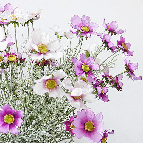 Tallo largo de 8 cabezas de margaritas, simulación de rama de flor falsa, decoración de jardín y sala de estar, flores artificiales ► Foto 1/4