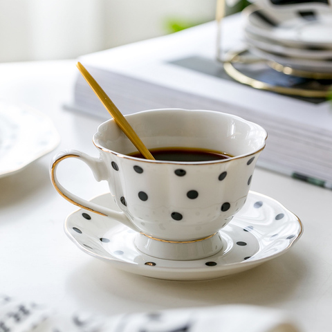 Juego de tazas de café con forma de flor, platillo de cerámica de estilo europeo, juego de té de la tarde, de hueso fino, taza de té de China, con borde dorado, 1 ud. ► Foto 1/6