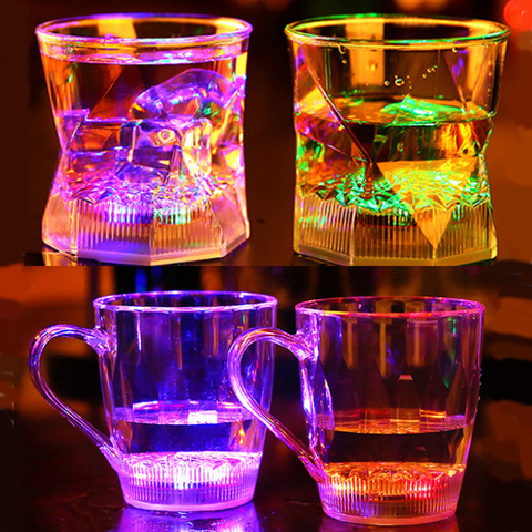 Taza luminosa con ventosas para el agua, accesorio de inducción líquida para decoraciones de fiesta, contenedor de cerveza y zumo líquido ► Foto 1/1