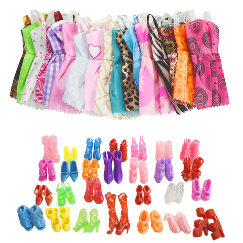 Barbie Accesorios 10 unids/set estilo mixto Barbie ropa + 10 pares de azar Zapatos para Barbie moda princesa vestido ► Foto 1/6