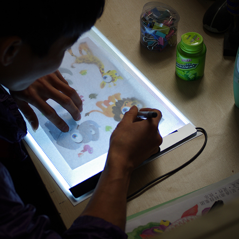 Tableta de dibujo con luz LED para niños, cojín mágico A4, para bocetos, copia de espejo, atenuación Digital, tablero de trazado de flujo de aire ► Foto 1/6