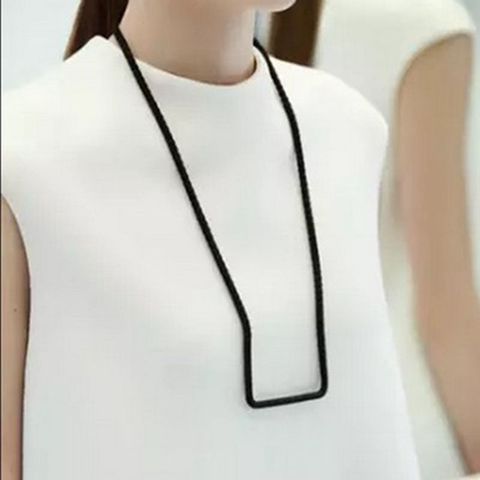 Ocean-collar con colgante para mujer, laberinto de geometría, línea negra larga, ropa de mujer, collar simple ► Foto 1/6